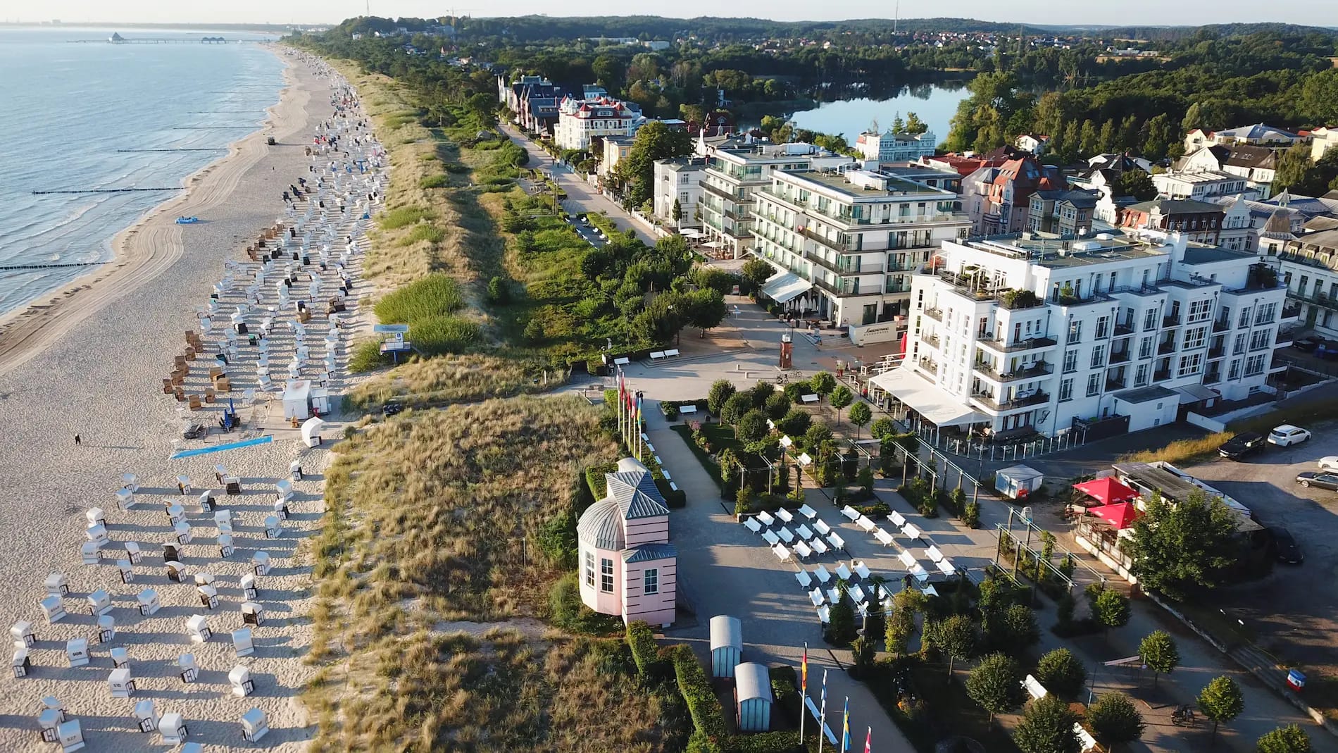 Beachhouse Bansin in der Abendsonne, Lage direkt am Meer auf Usedom