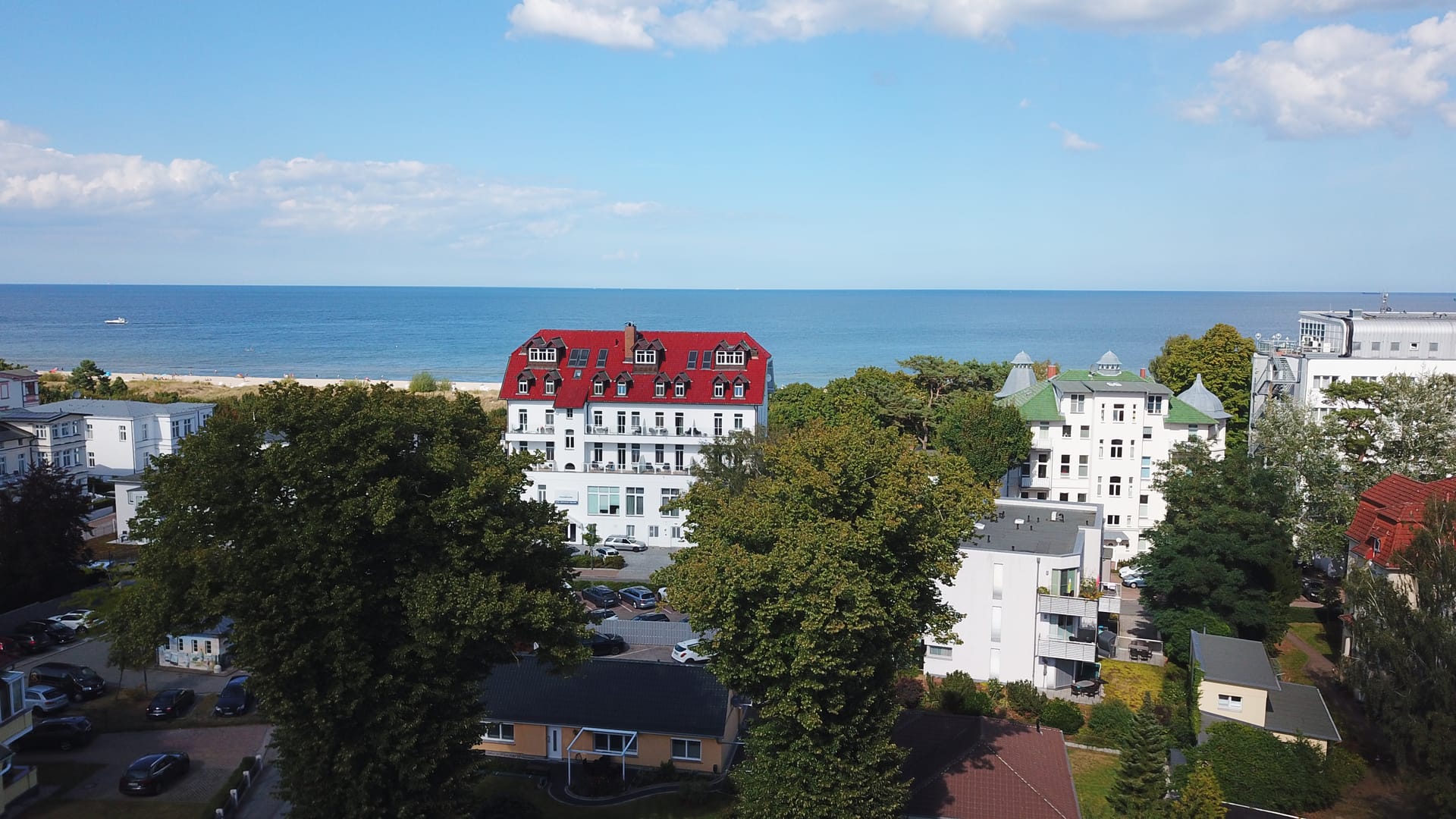 Panorama vom Domizil Düne 8 Richtung Ostseestrand Ahlbeck mit Bäderstil-Häusern in der Dünenstraße