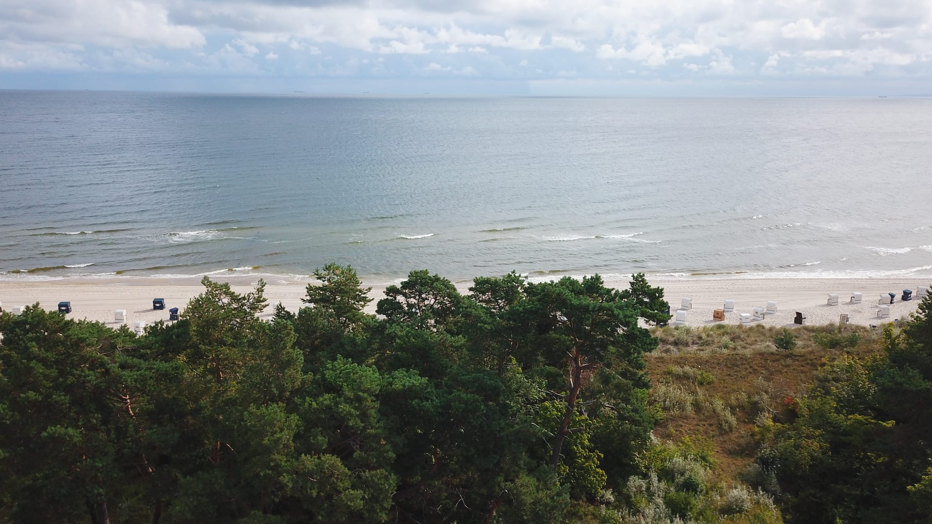 Blick über die Düne auf Ostsee und Sandstrand direkt vor dem Haus Meeresrauschen in Heringsdorf
