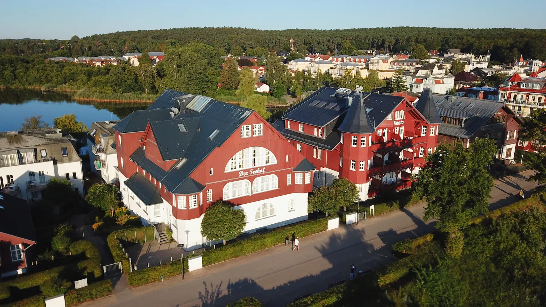 Seehof Bansin: Außenansicht in Bäderarchitektur