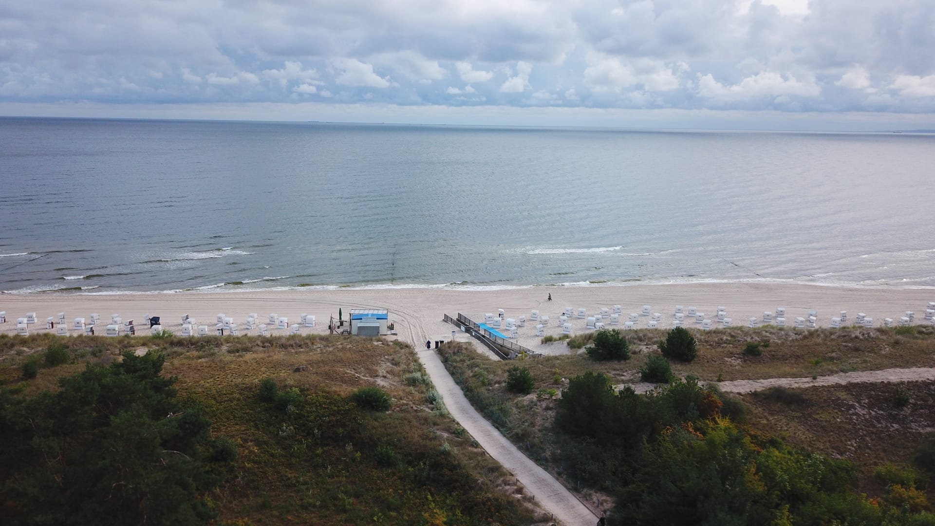 Strandzugang durch die Dünen nahe der Seeresidenzen Bansin mit Blick auf die Ostsee