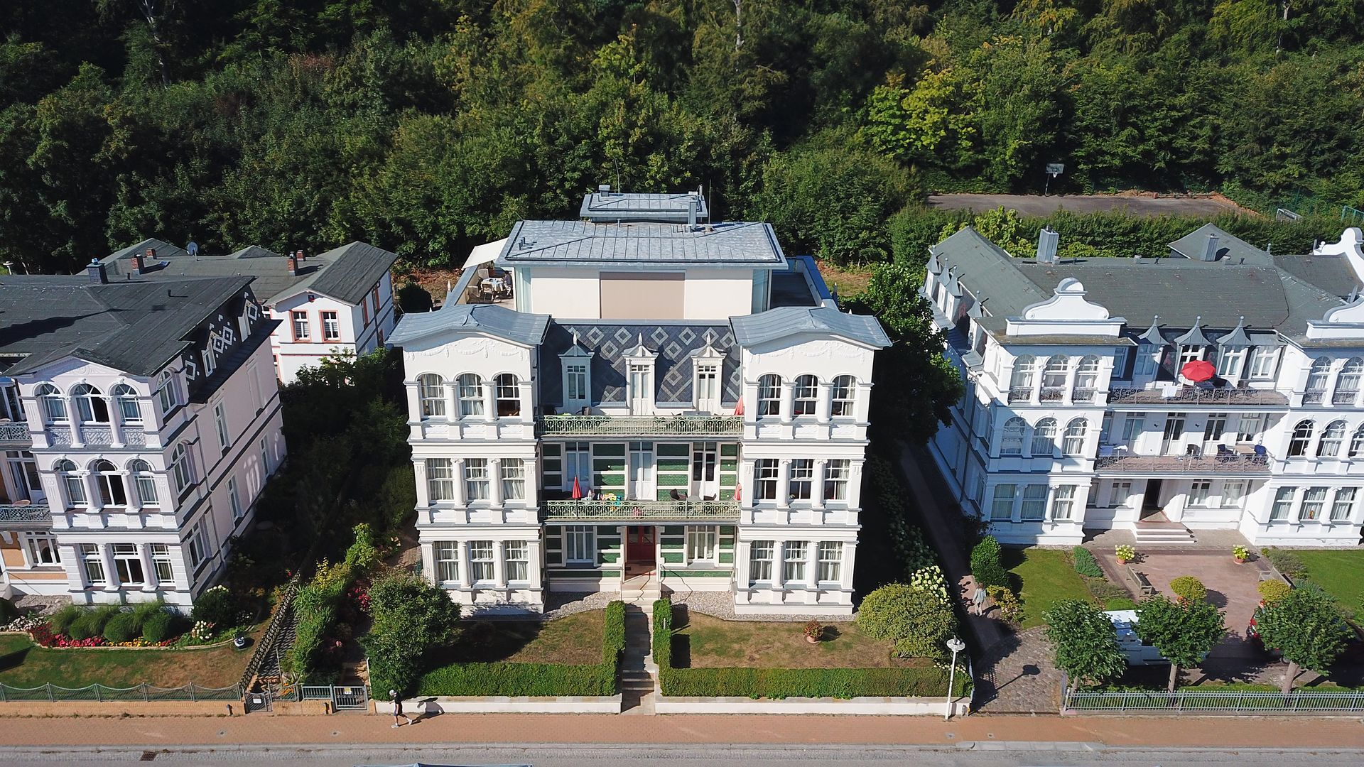 Villa Artemis Bansin: Luftbild der Villa in der Bergstraße