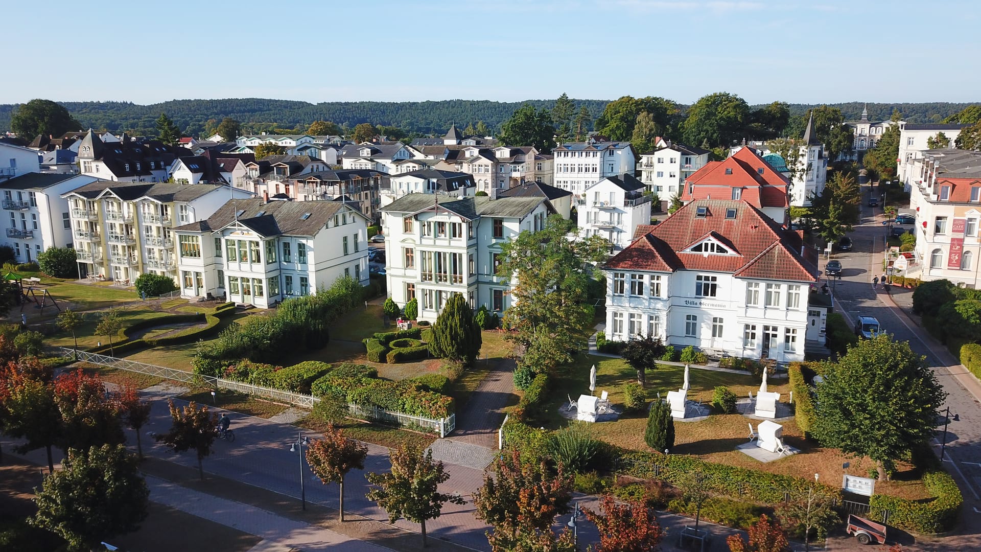 Bädervillen-Ensemble an der Dünenstraße in Ahlbeck mit der Villa Bella in der Bildmitte