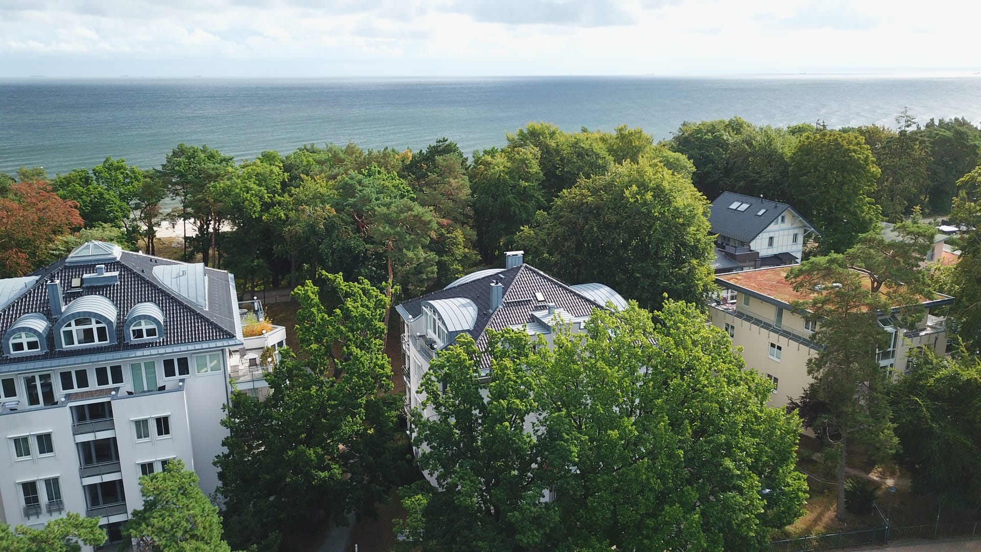 Villa Marfa an der Maxim-Gorki-Straße, links angeschnitten das Schwesterhaus Villa Darja Heringsdorf