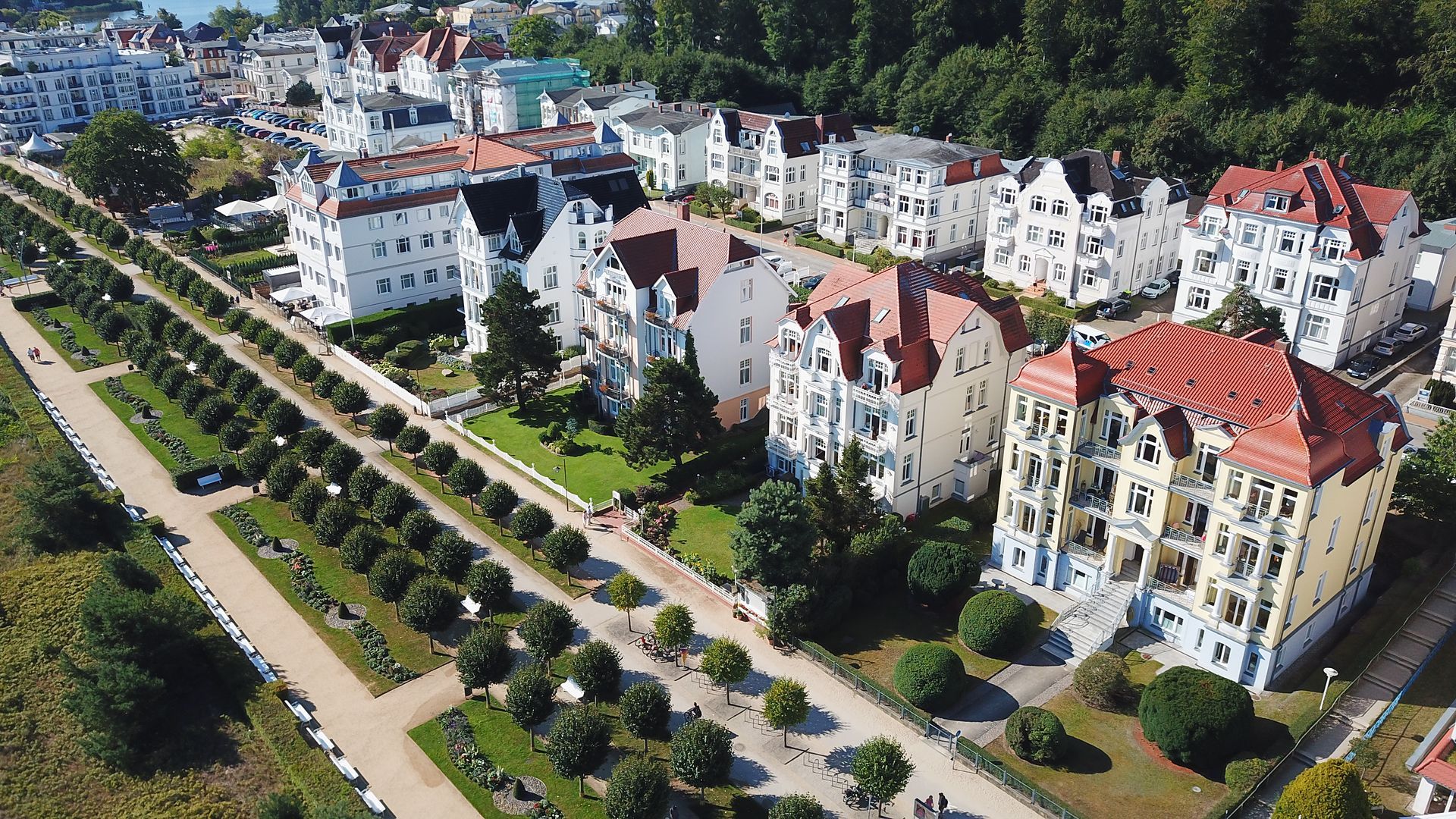 Villa Dora Bansin: Lage direkt an der Strandpromenade