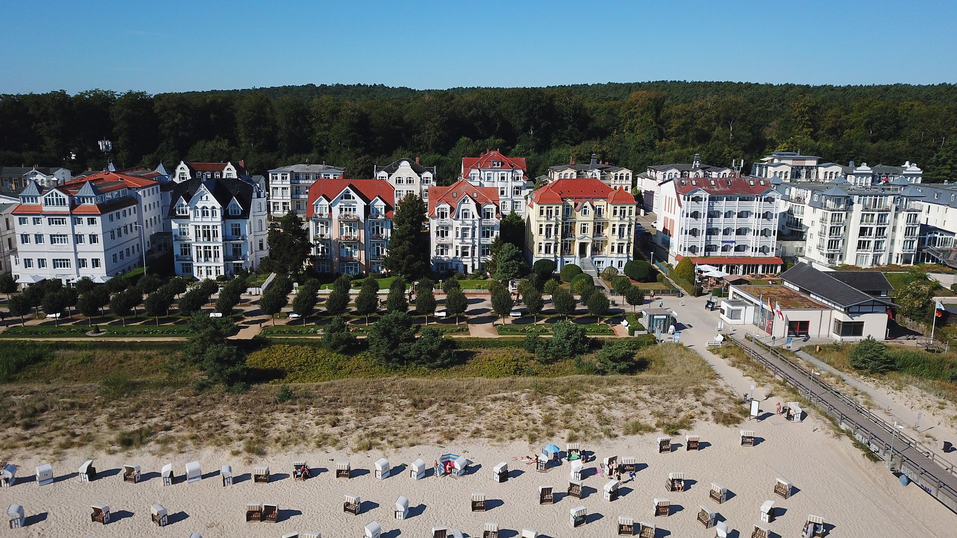 Villa Dora Bansin: Ferienwohnungen mit Meerblick im Seebad