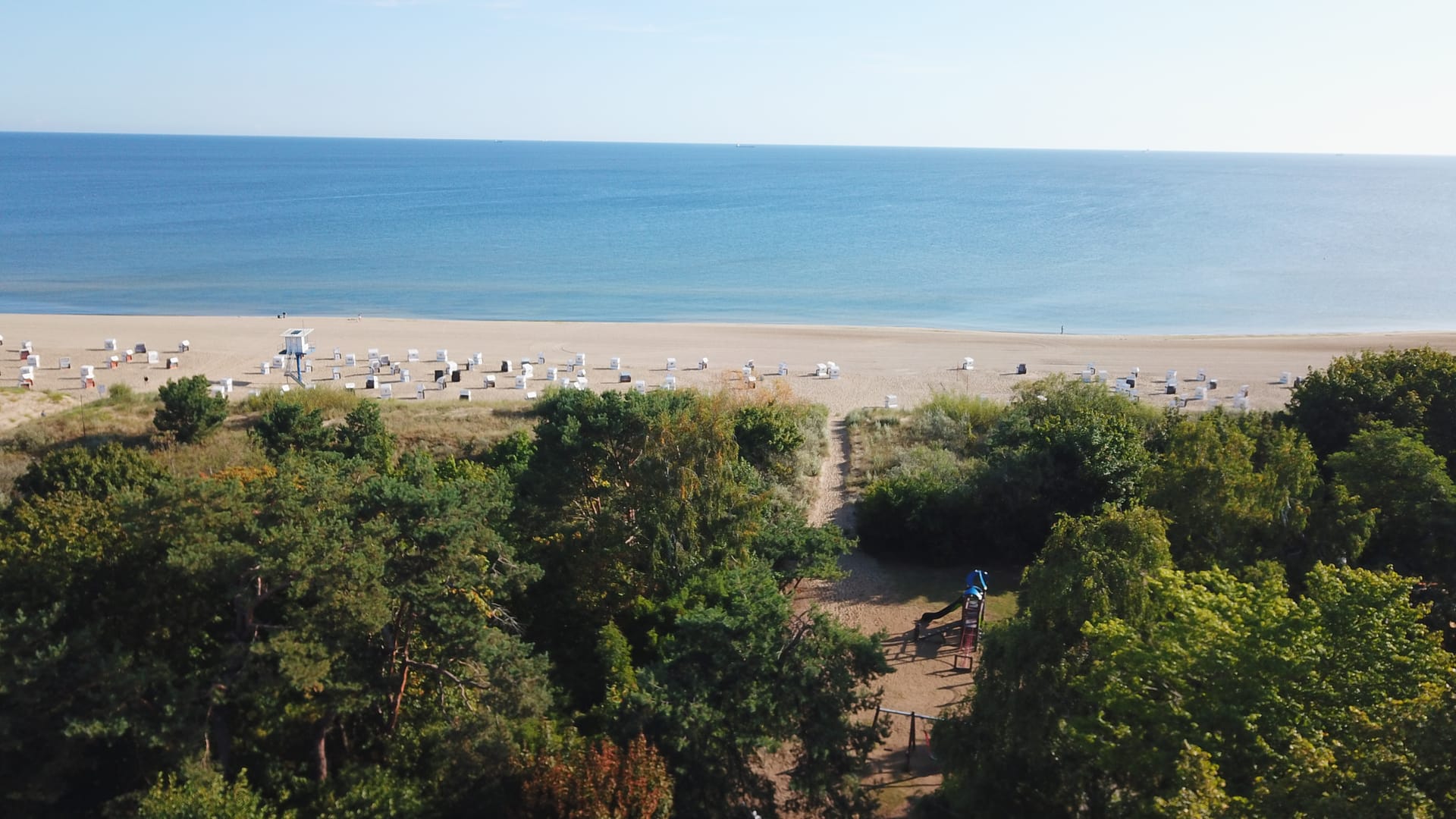 Ostsee und Strand von Ahlbeck aus der Luft, wenige Gehminuten von der Villa Germania