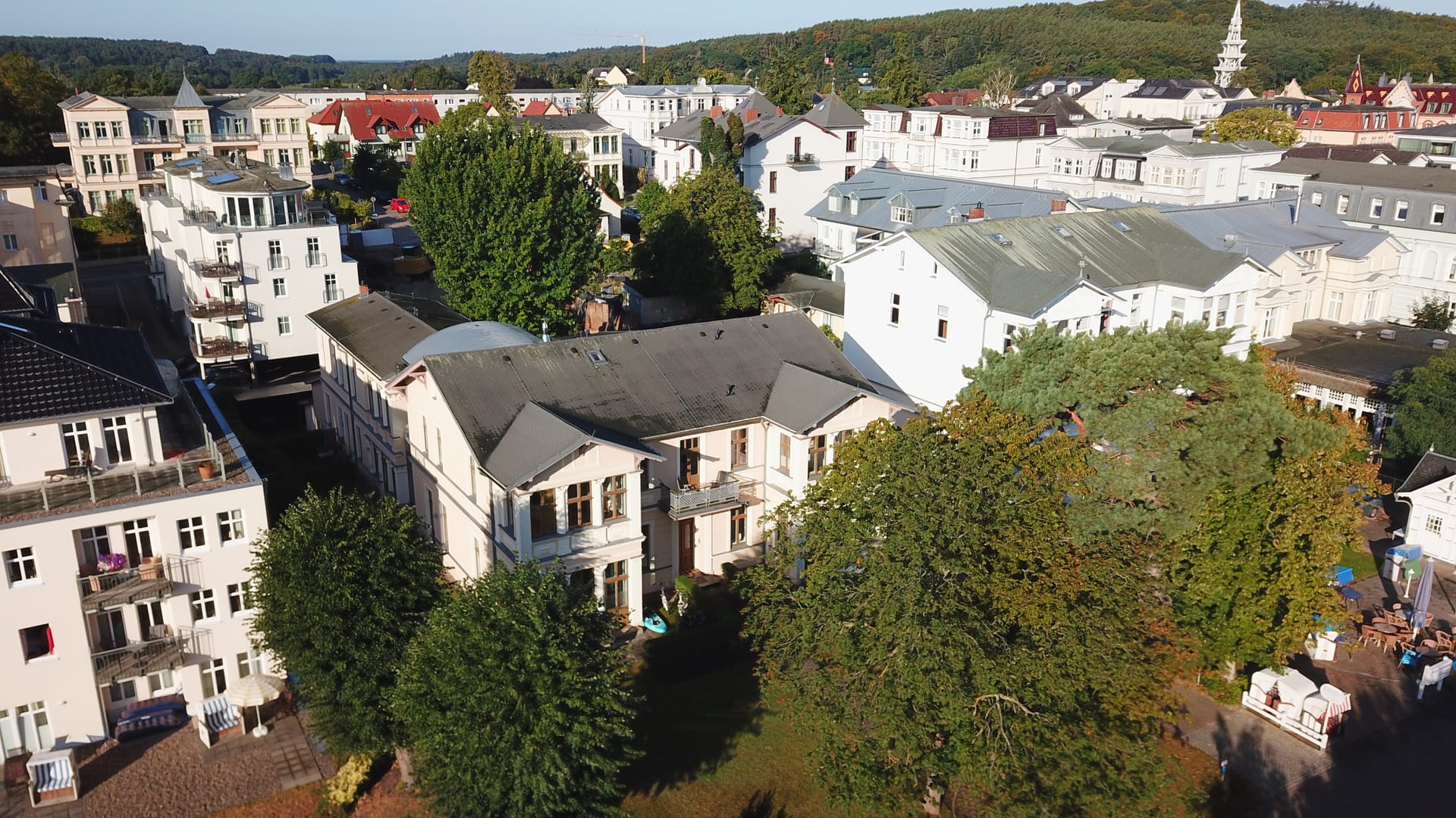 Luftaufnahme der Villa Luna Ahlbeck – denkmalgeschützte Bädervilla an der Dünenstraße 55